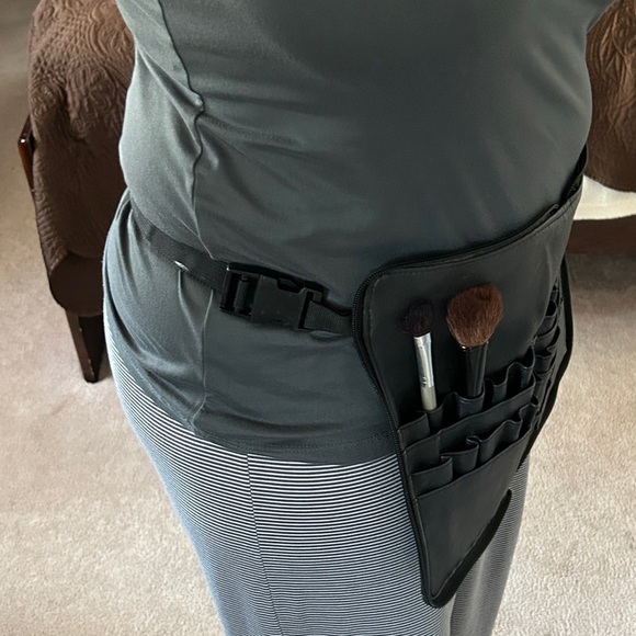 💕3/$20 Makeup Brush waist caddy - Picture 2 of 7